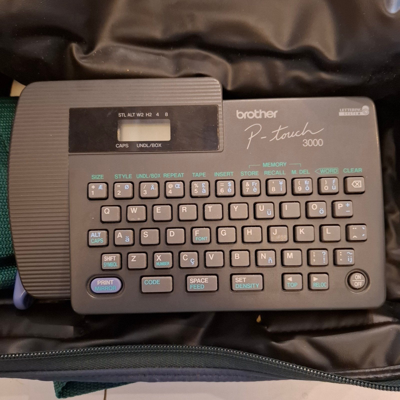 Brother P-touch 3000 labelprinter in draagtas, Computers en Software, Labelprinters, Gebruikt, Qwerty, Ophalen of Verzenden, Brother