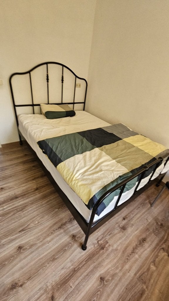IKEA SAGSTUA Bedframe (zwart) + Matras en LÖNSET Lattenbodem, Ophalen, Gebruikt, Zwart, Tweepersoons