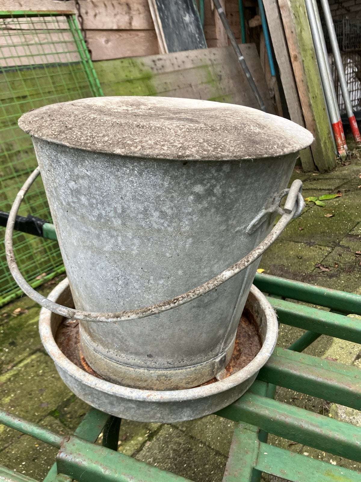 Antieke drinkemmer voor kippen - Zelfvullend, Ophalen