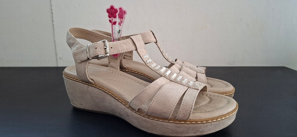 Sandalen met sleehak zandkleur van Graceland maat 42 !, Kleding | Dames, Schoenen, Beige, Graceland, Gedragen, Sandalen of Muiltjes
