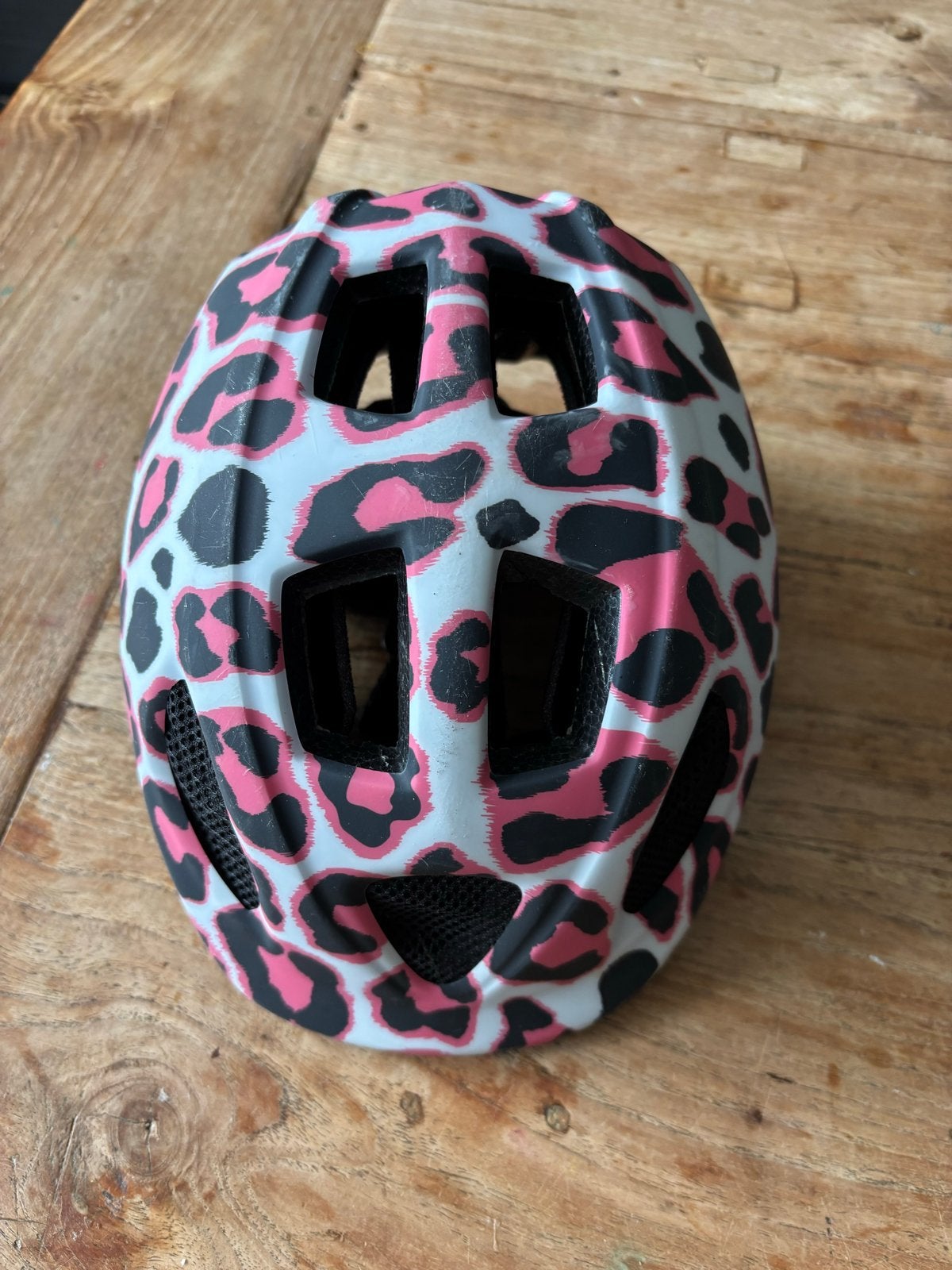 Polisport Pinky Cheetah Fietshelm Kinderen XS (46-53 cm), Fietsen en Brommers, Ophalen, Zo goed als nieuw, XS, Jongen of Meisje