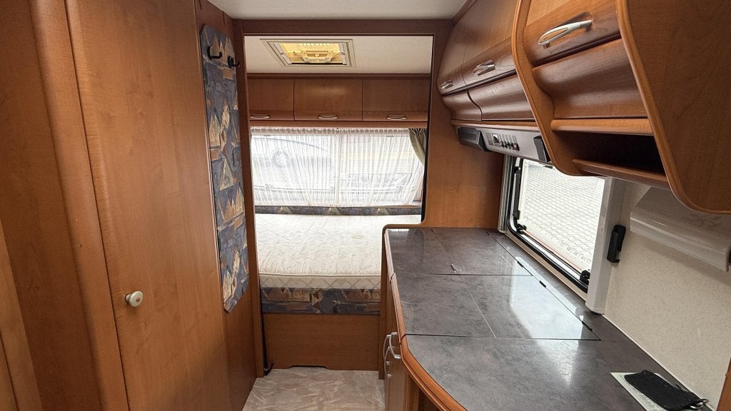 Hobby Excellent 470 UF bj 1997 met voortent en zakluifel, Caravans en Kamperen, Caravans, Rondzit, Hobby, Bedrijf, Schokbreker