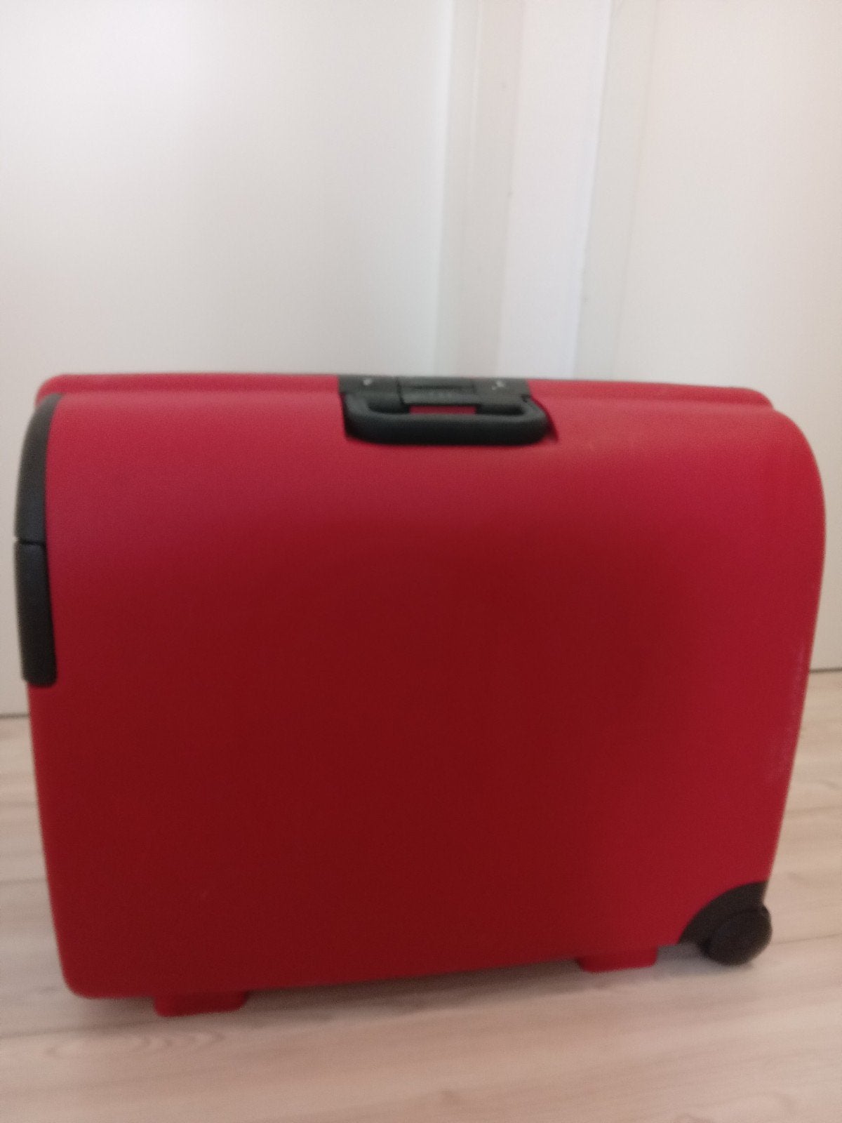 Carlton pilotenkoffer / attachékoffer met wieltjes – rood, Sieraden, Tassen en Uiterlijk, Koffers, Gebruikt, Hard kunststof, 70 cm of meer