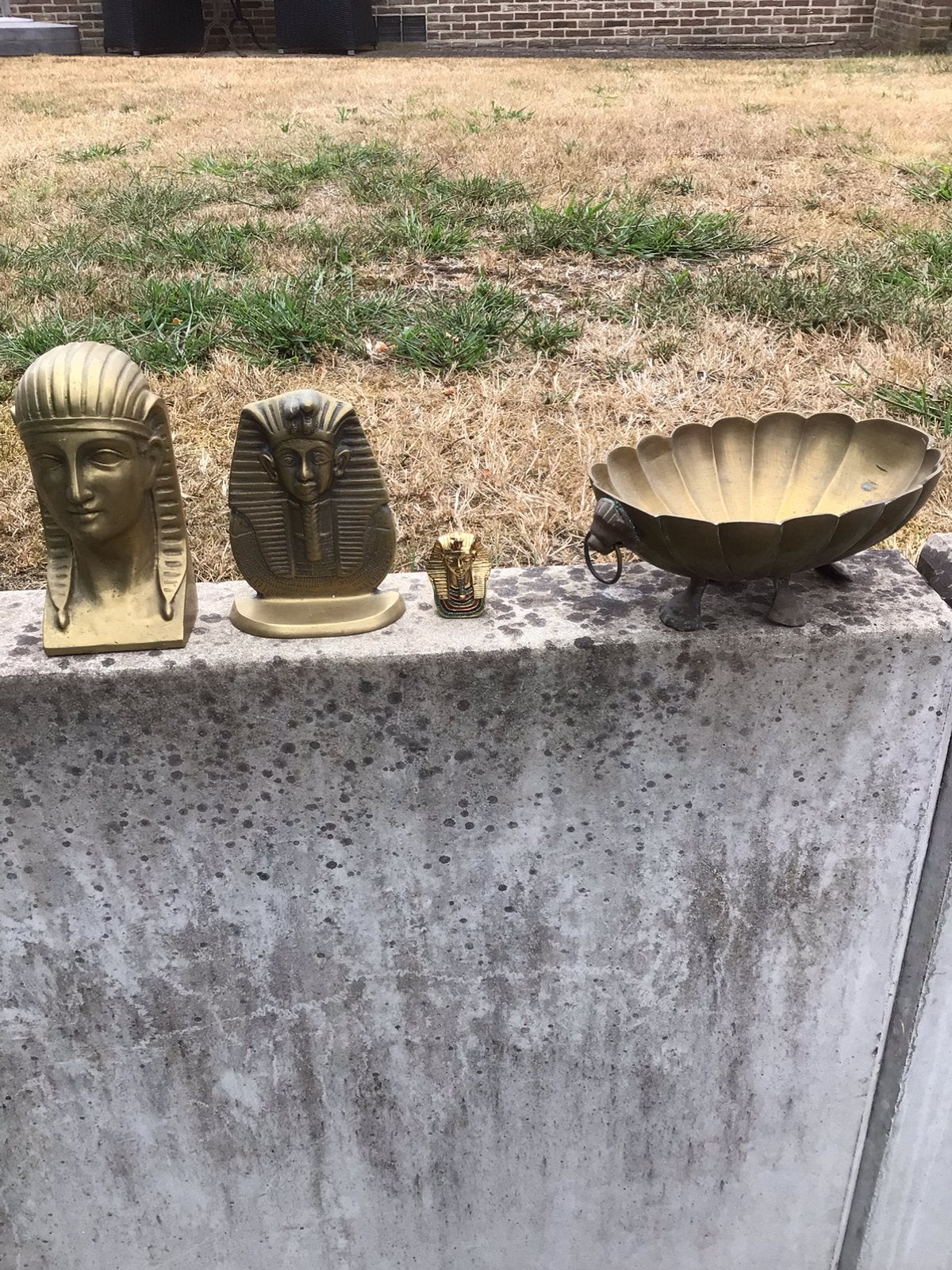 Drie Egyptische beeldjes en  coupé in messing, Verzamelen, Ophalen, Zo goed als nieuw, Dier