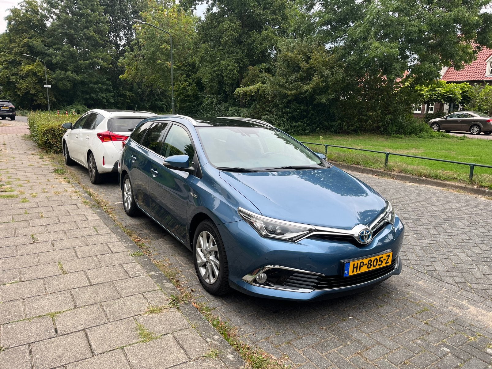 Toyota Auris 1.8 Hybrid Touring Sports CVT 2015 Blauw, 28 km/l, Zwart, Blauw, Leder en Stof