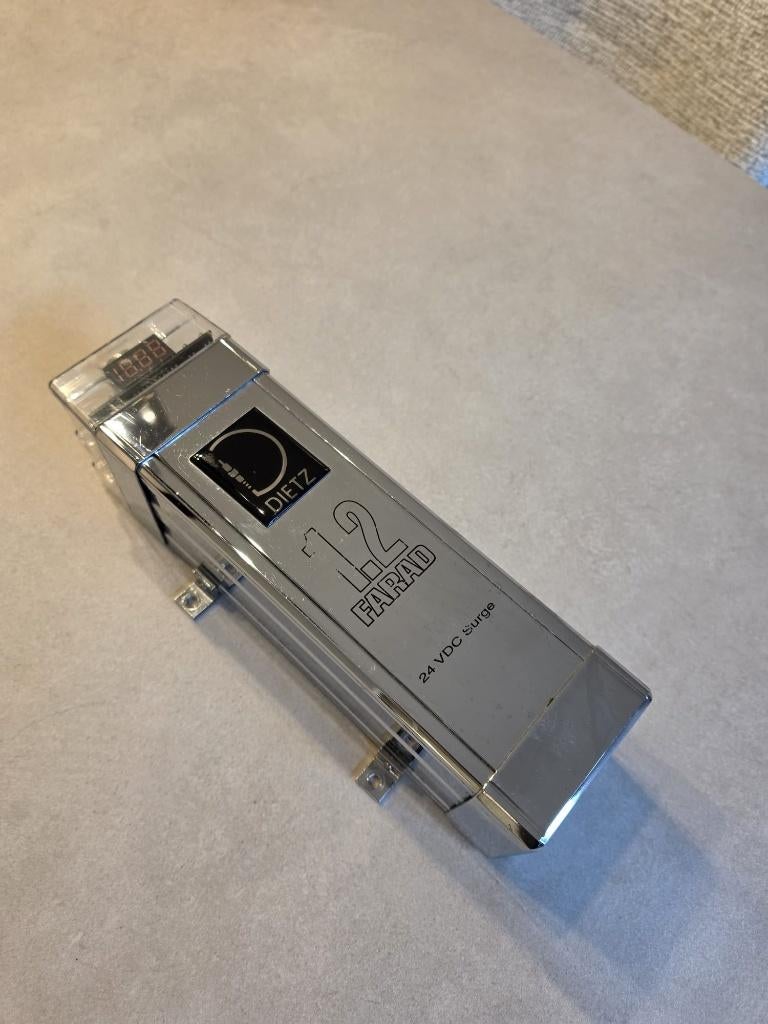 Dietz 1.2 Farad Condensator met Voltmeter & Verlichting, Auto diversen, Ophalen, Gebruikt