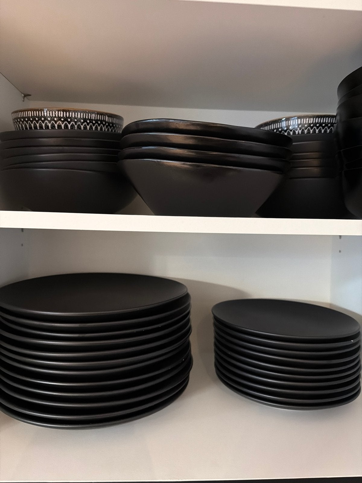 Zwart servies - Borden, kommen en schalen, Ophalen, Overige merken, Keramiek, Zo goed als nieuw