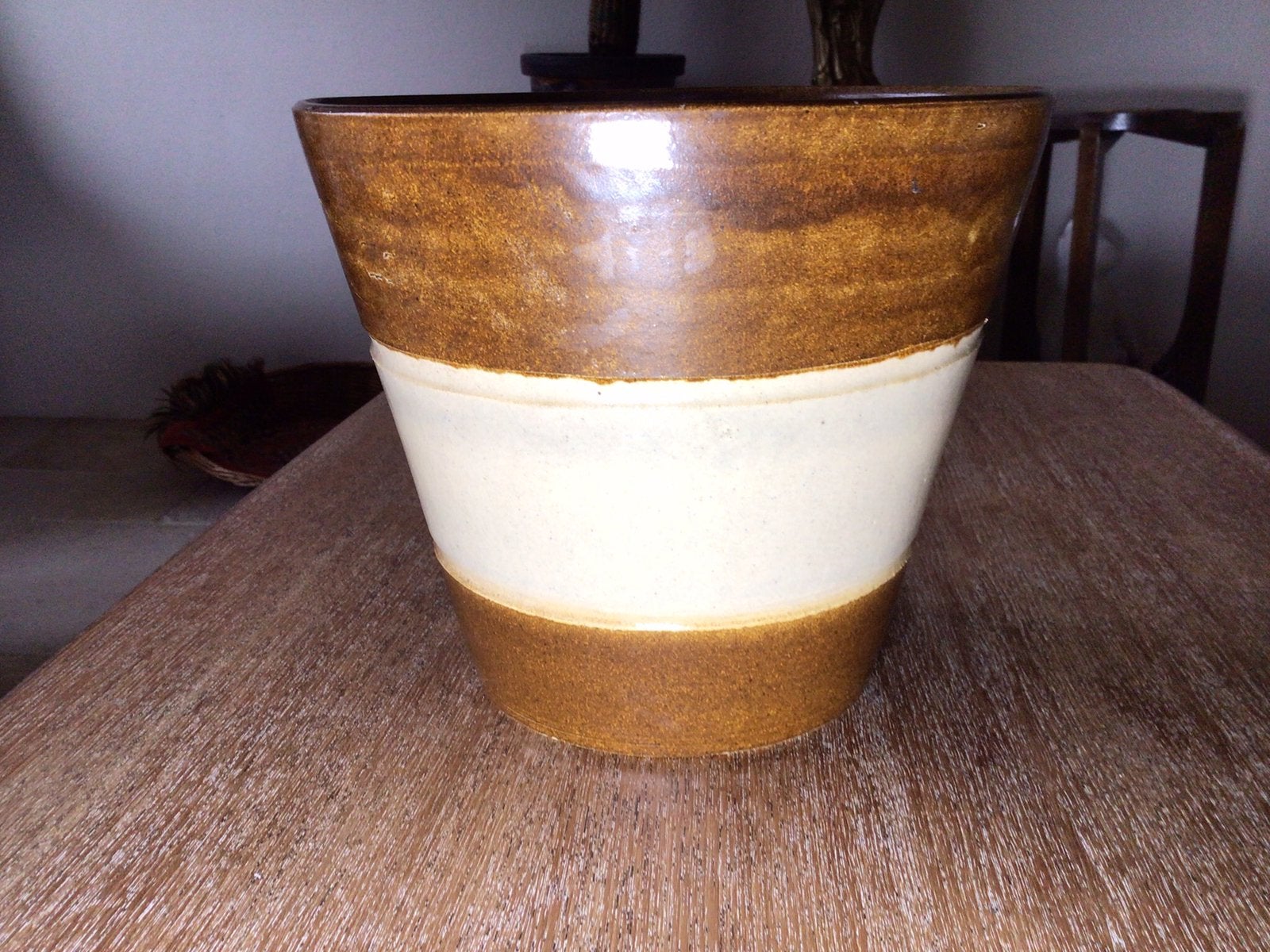 Vintage bloempot, bruin met beige, Rond, Ophalen of Verzenden, Zo goed als nieuw, Aardewerk