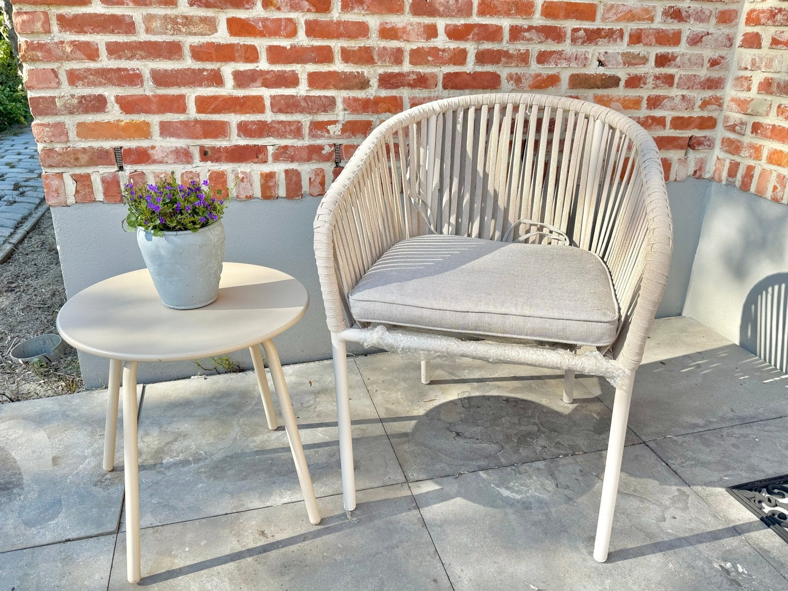 Nieuwe tuinstoel met bijzettafel, Tuin en Terras, Tuinsets en Loungesets, Overige materialen, Nieuw, Stoel, Tuinset
