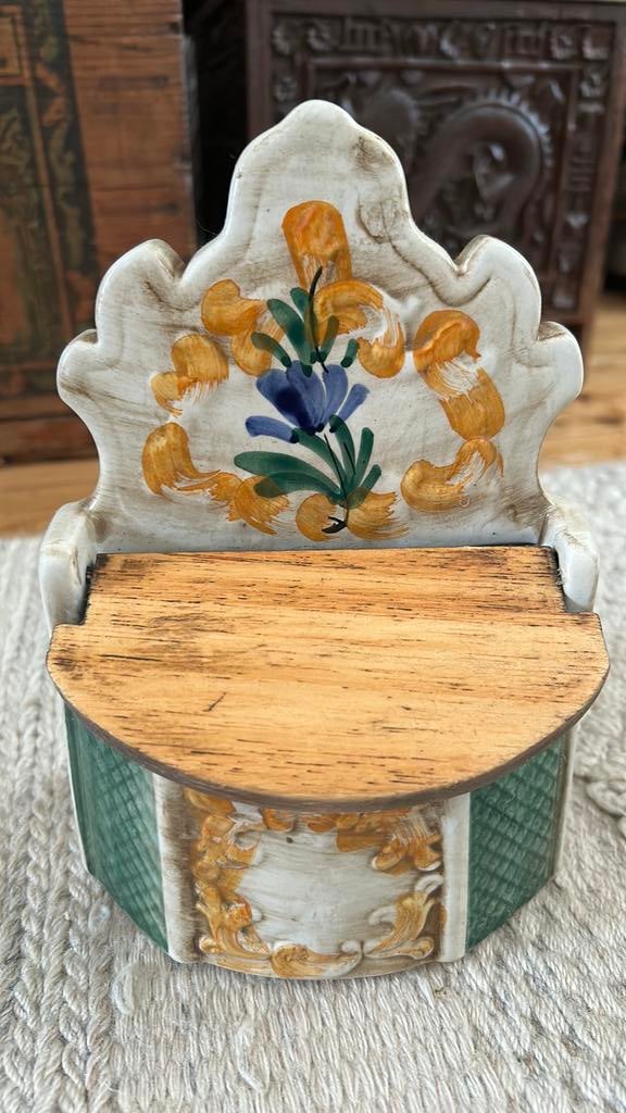 Antieke majolica barbotine zoutpot Italië Frankrijk??, Ophalen of Verzenden