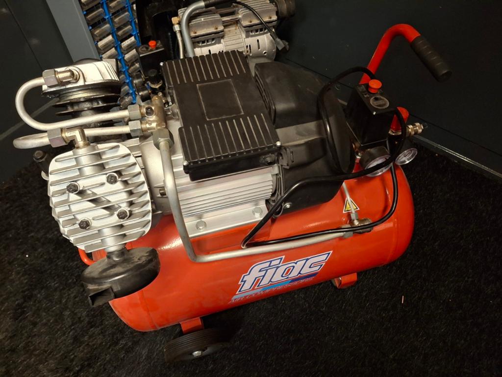 Compressor Hoge Druk 10 bar / 50liter, Doe-het-zelf en Verbouw, Compressors, Gebruikt, 10 bar of meer, 25 tot 100 liter, 200 tot 400 liter/min