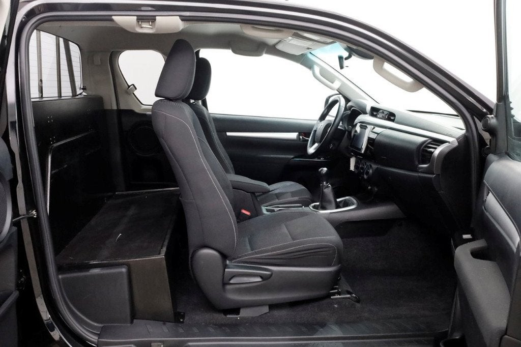 Toyota Hilux 2.4 D-4D-F 150pk E6 4X4 4WD Xtra Cab Profession, Auto's, 15 km/l, Gebruikt, Euro 6, 4 cilinders