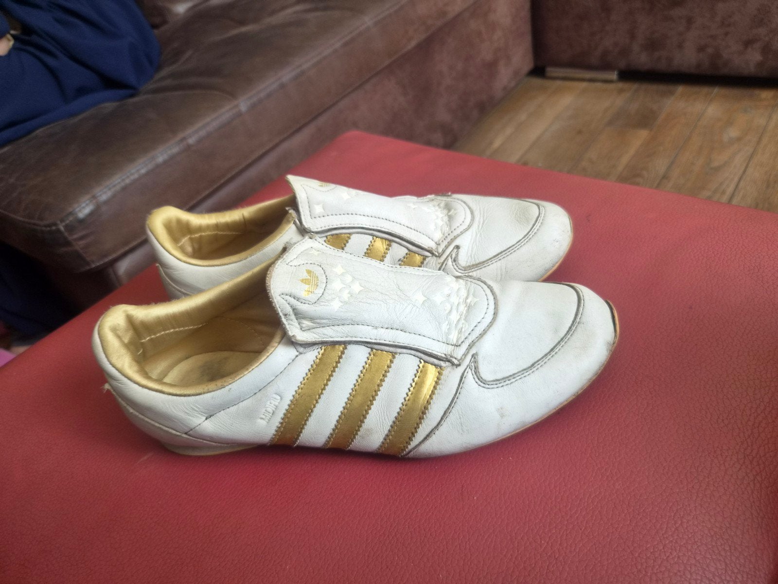Adidas Midiru schoenen maat 42 - Wit met goud, Kleding | Dames, Schoenen, Adidas, Wit, Ophalen of Verzenden, Sneakers of Gympen