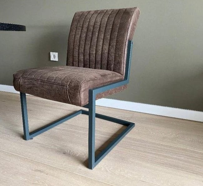 Vier  eetkamerstoelen, Ophalen, Bruin, Zo goed als nieuw, Vier