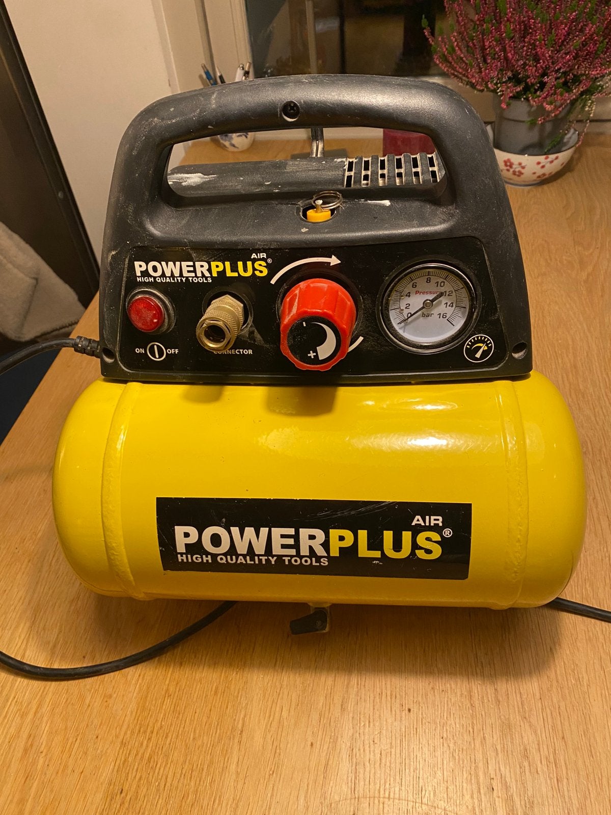 Power plus compressor, Doe-het-zelf en Verbouw, Minder dan 25 liter, Ophalen, Zo goed als nieuw, Minder dan 200 liter/min