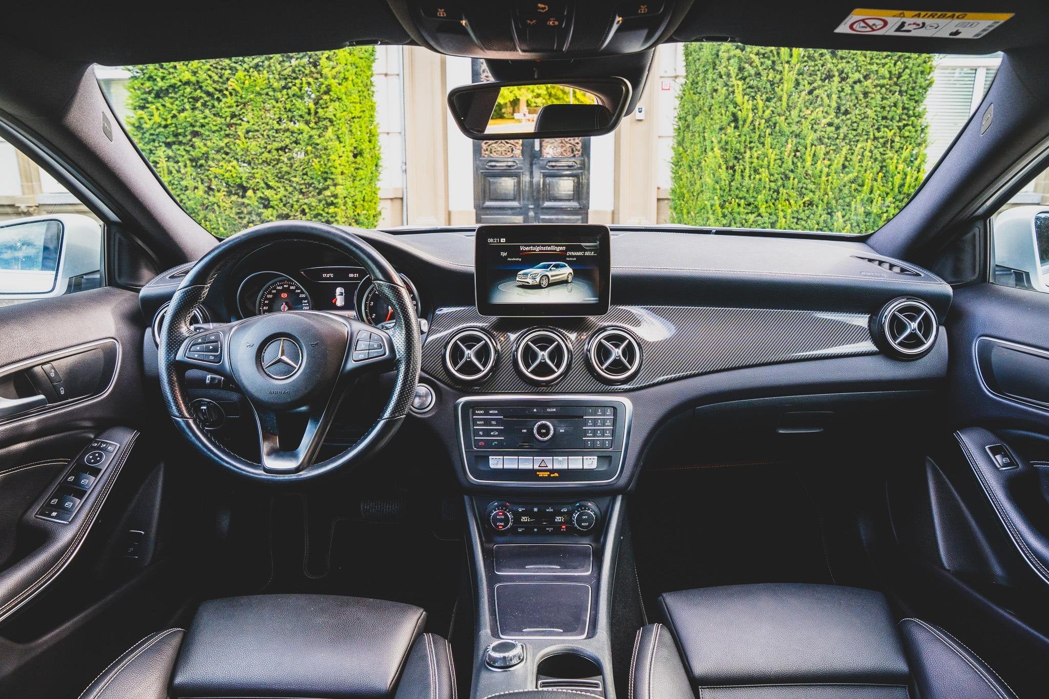 Mercedes-Benz GLA-klasse 200 AMG Edition TREKHAAK | LEDER |, Auto's, Stof, Gebruikt, 715 kg, 1595 cc