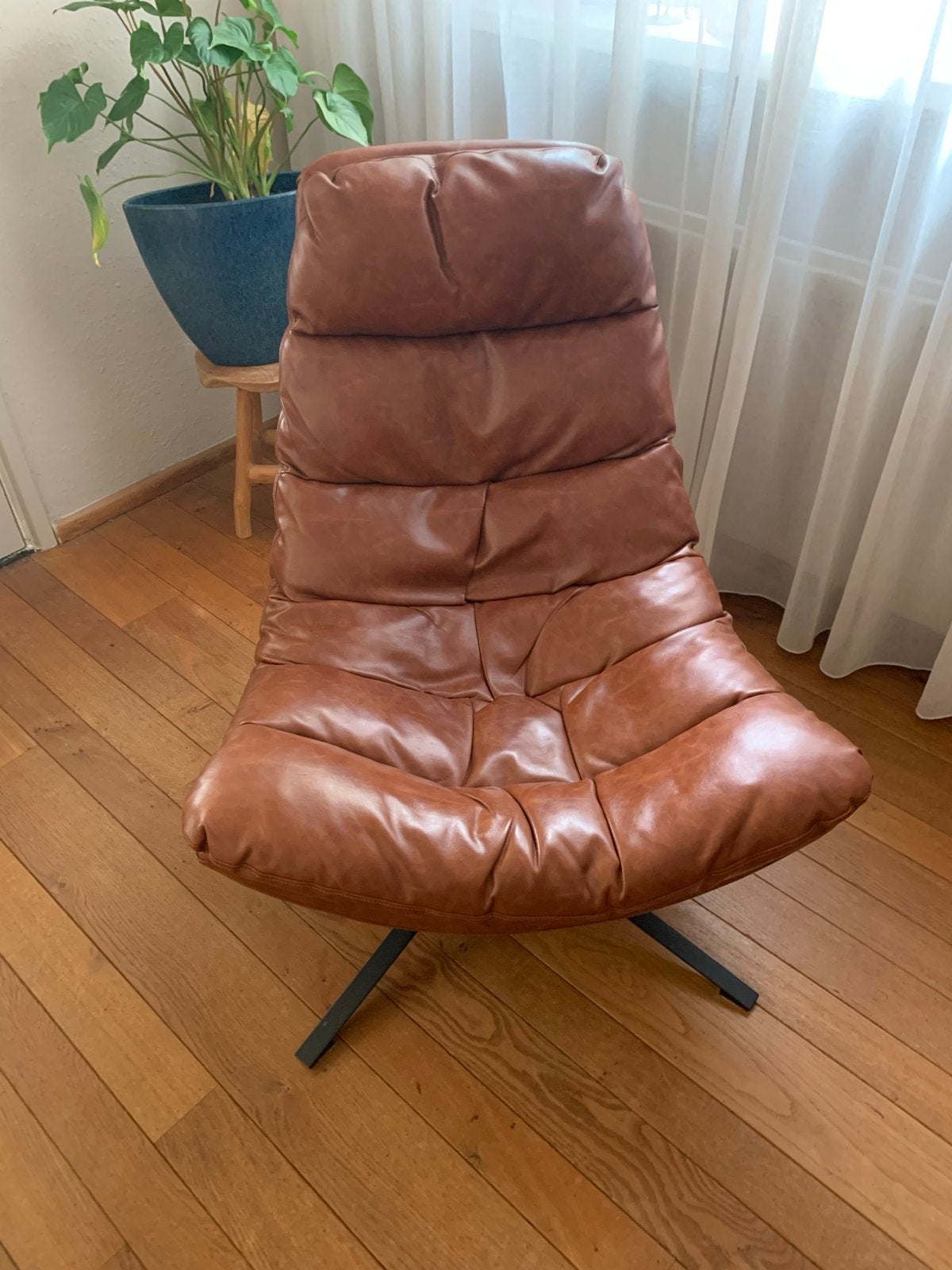 Comfortabele bruine leren draaifauteuil - Zo goed als nieuw, Ophalen, Zo goed als nieuw, Overige materialen, 75 tot 100 cm