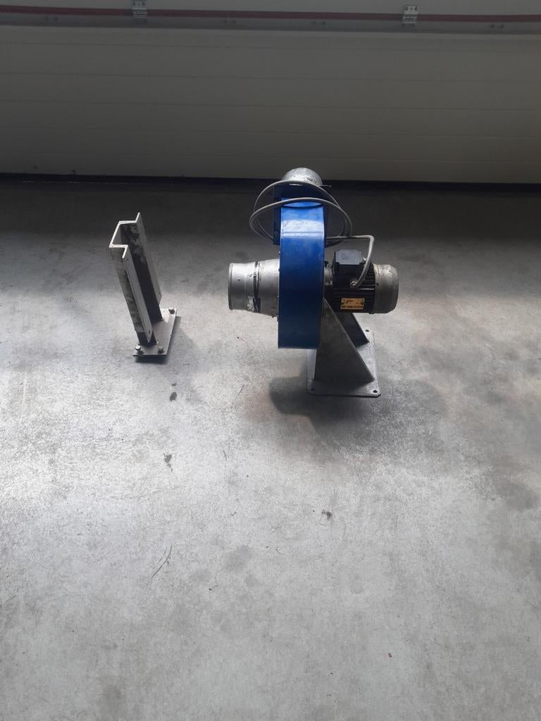 Uitlaatafzuig ventilator voor roetmeting met extra steun, Auto diversen, Autogereedschap, Ophalen