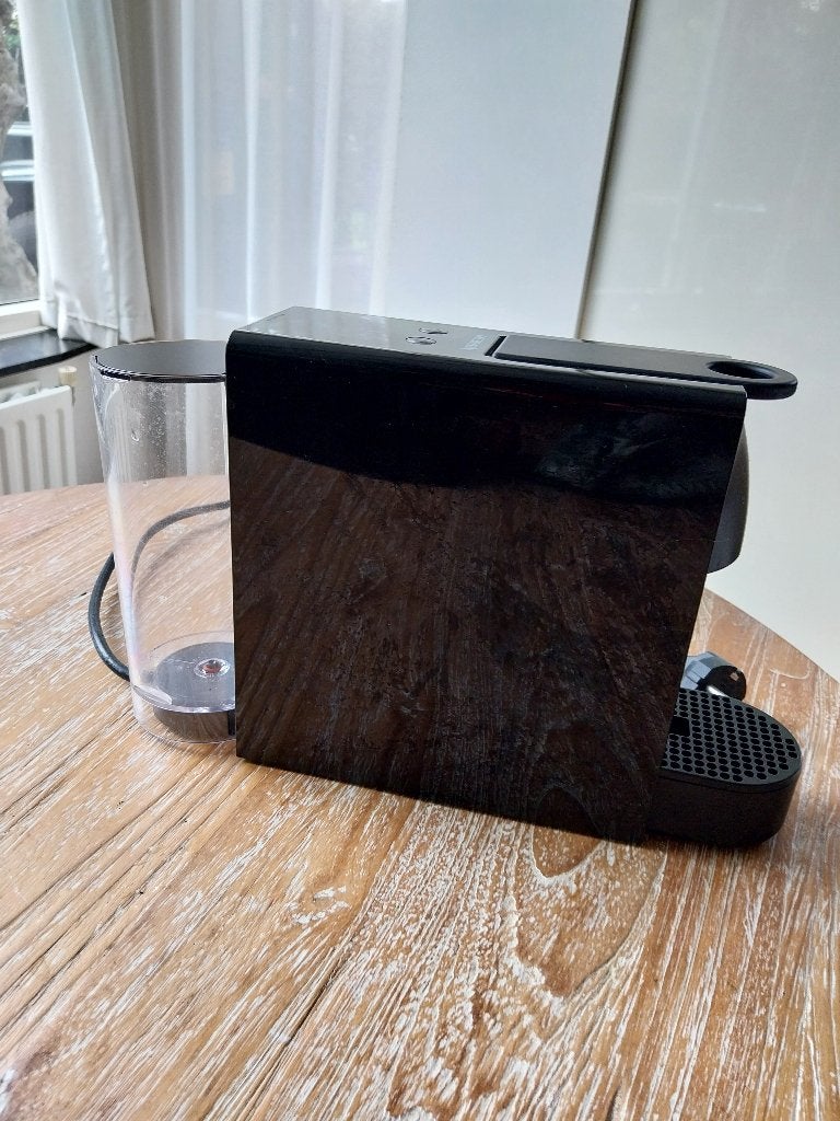 nespresso apparaat, Koffiepads en cups, Espresso apparaat, Ophalen of Verzenden, Zo goed als nieuw