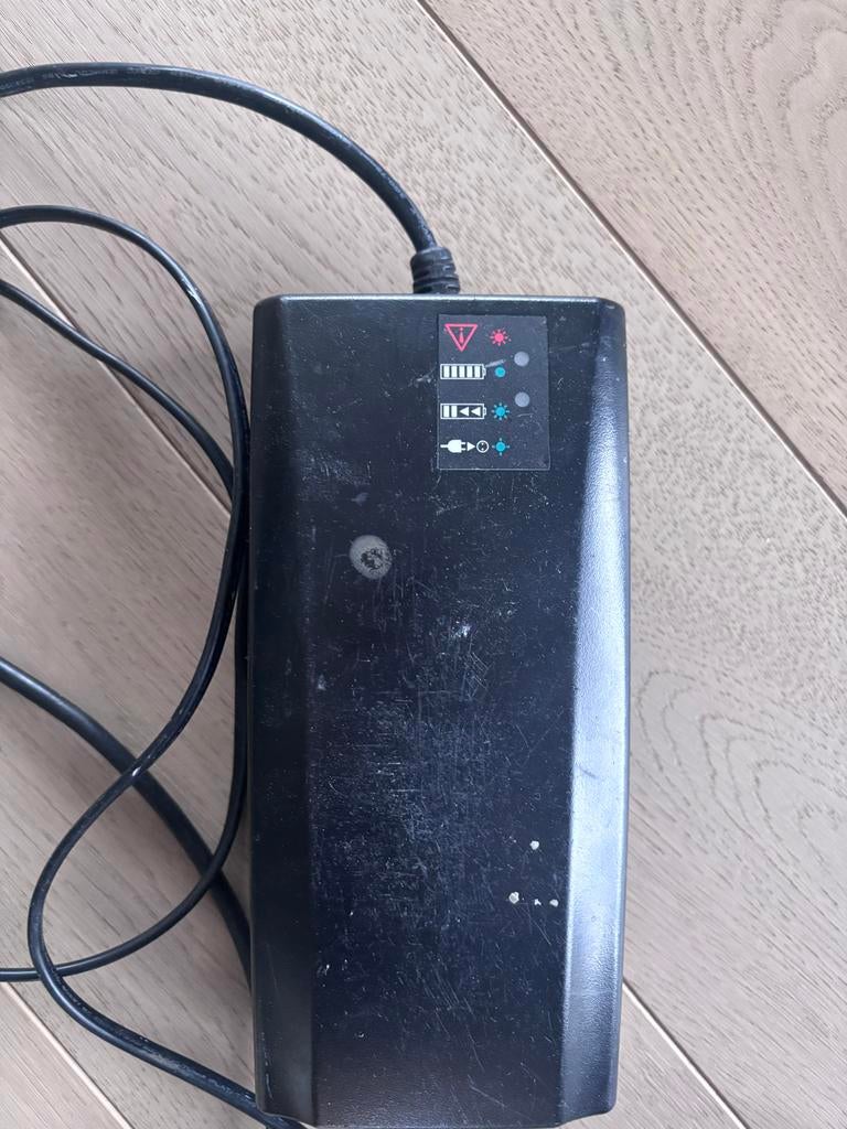 Derby Cycle Acculader 62.0V 2.0A, Ophalen of Verzenden, Gebruikt