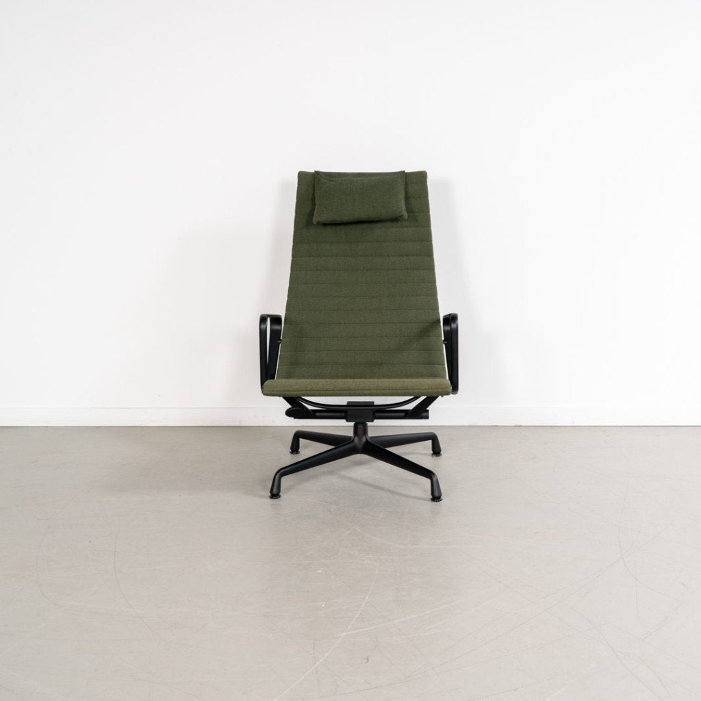 Vitra Eames EA 124 Fauteuil Groen Hopsak - Zwart, Huis en Inrichting, Banken | Voetenbanken en Poefen, Niet ingevuld, Zo goed als nieuw