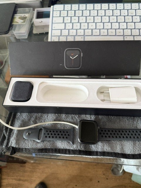 apple watch serie 5 NIKE edition GPS 44mm, Sieraden, Tassen en Uiterlijk, Apple Watch ⌚️, IOS, Ophalen of Verzenden, Zo goed als nieuw