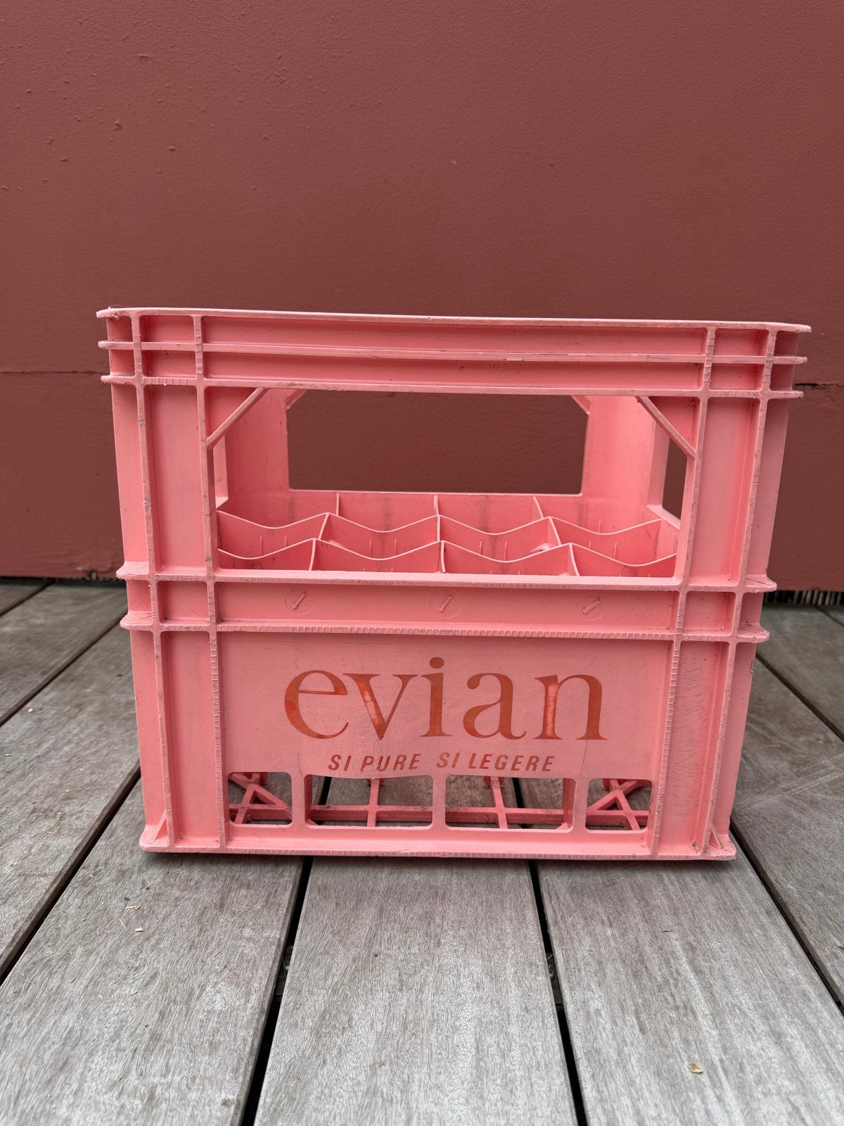 Vintage Evian flessenkratje roze uit Frankrijk, Ophalen of Verzenden