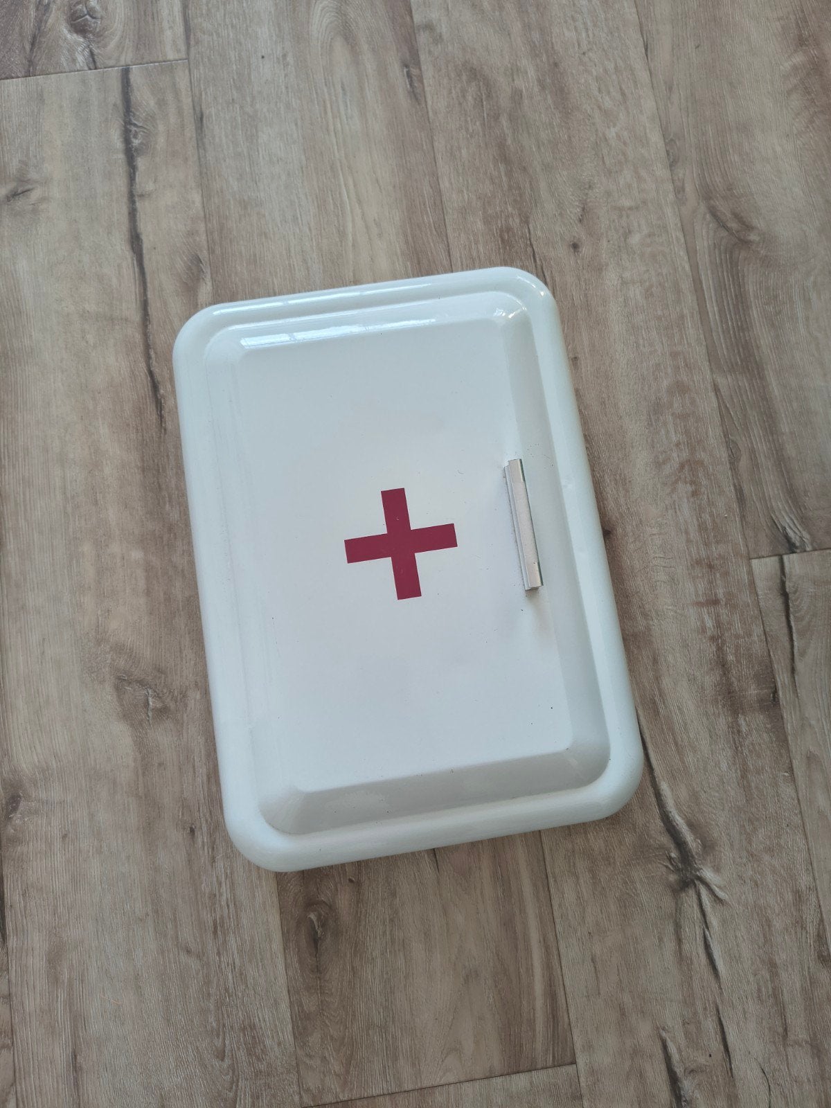 Vintage wit metalen EHBO kastje / Medicijnkastje, rood kruis, Gebruikt, Overige typen, Ophalen of Verzenden, Onb