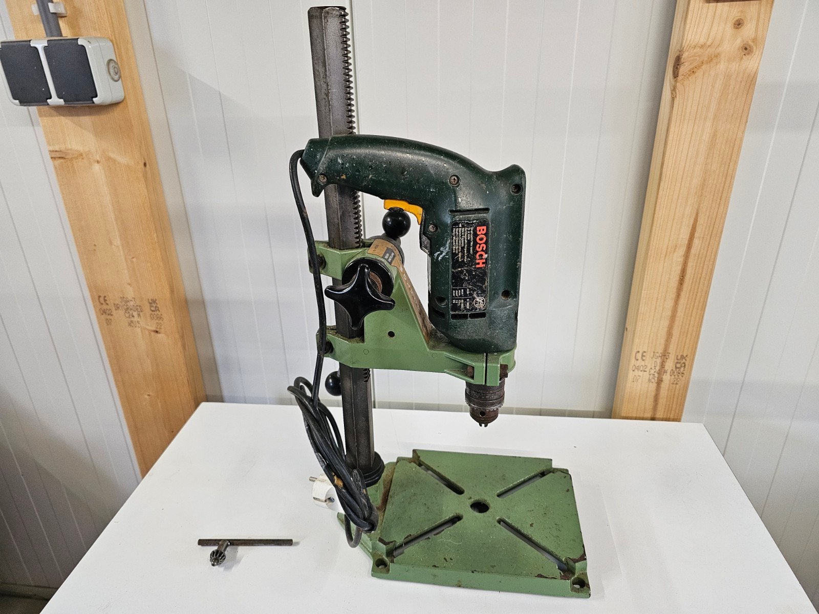 Bosch CSB 550 RE Boormachine met Boorstandaard, Doe-het-zelf en Verbouw, Gebruikt, Klopboormechanisme, 400 tot 600 watt, Ophalen