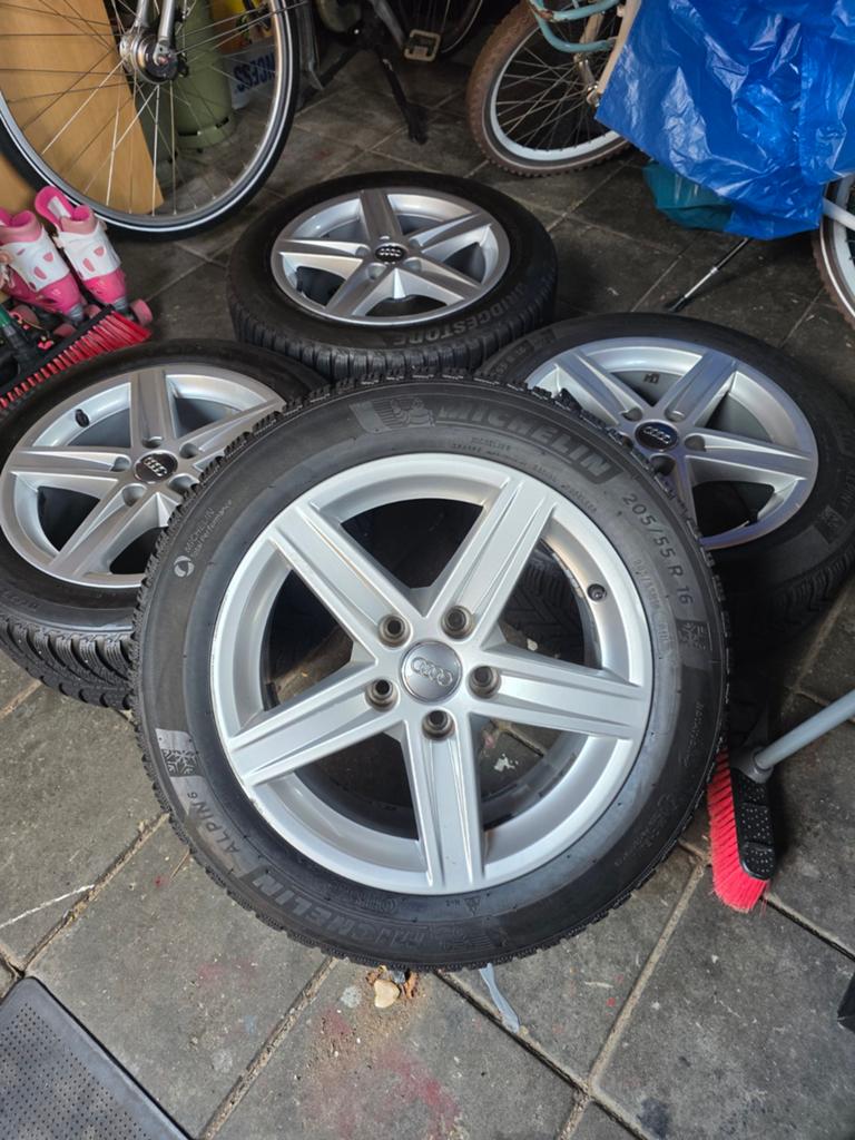 Audi originele 16 inch winterbanden met velgen, Ophalen