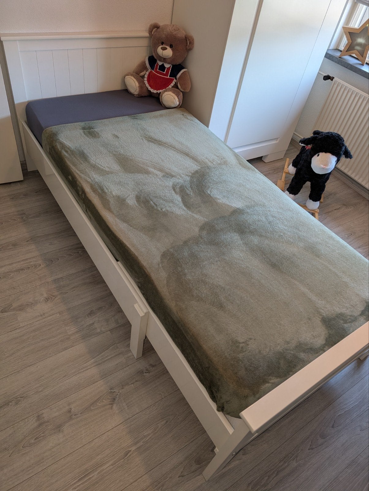 Kinderkamer Bed, Kast en wandplank, Ophalen