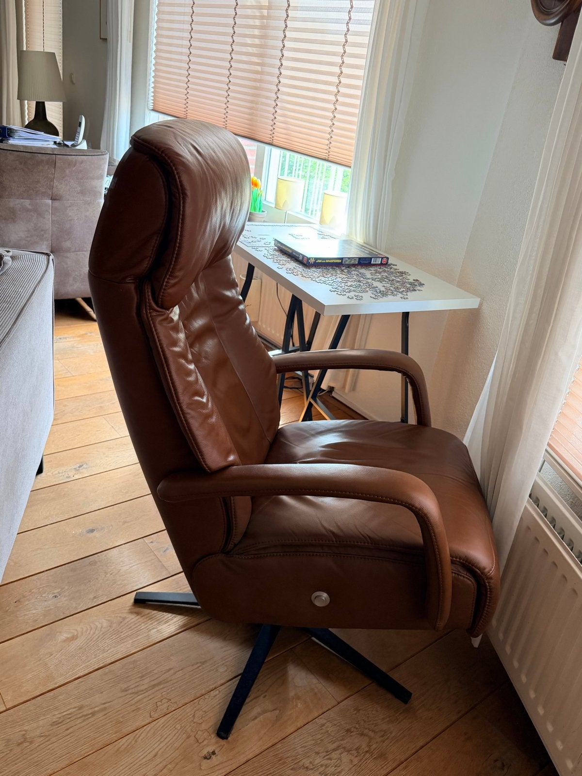 Prominent Relaxfauteuil Bruin Leer - Draaipoot & Topsving, Ophalen, Bruin, Leer, Zo goed als nieuw
