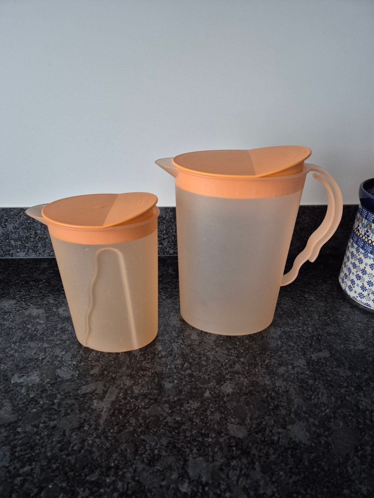 Tupperware - Schenkkannen oranje 2 stuks, Ophalen of Verzenden, Oranje, Overige typen