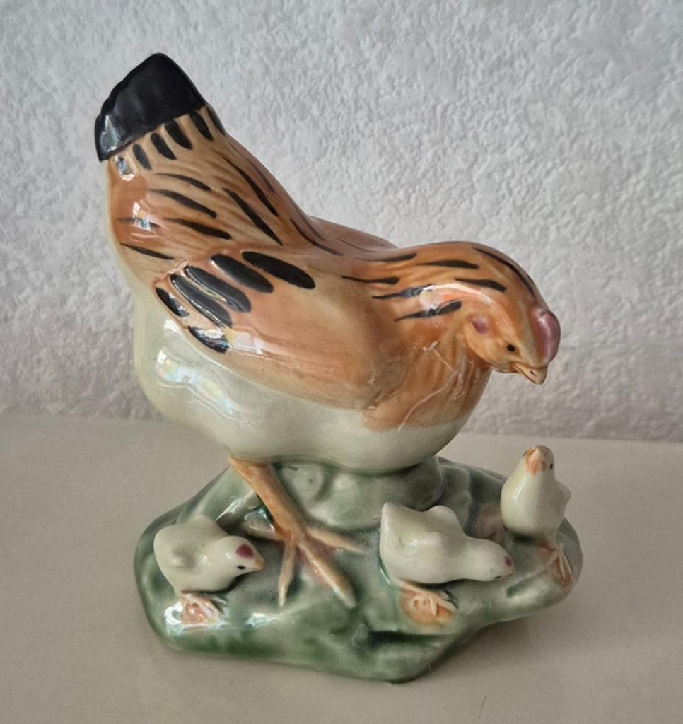 Vintage keramiek beeldje / Moederkip met kuikens, Verzamelen, Beelden en Beeldjes, Ophalen of Verzenden, Zo goed als nieuw, Dier