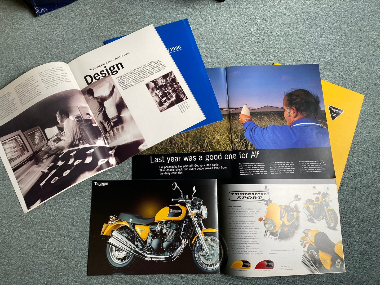 Set luxe Triumph Brochures Engelse taal, Motoren, Ophalen of Verzenden, Triumph