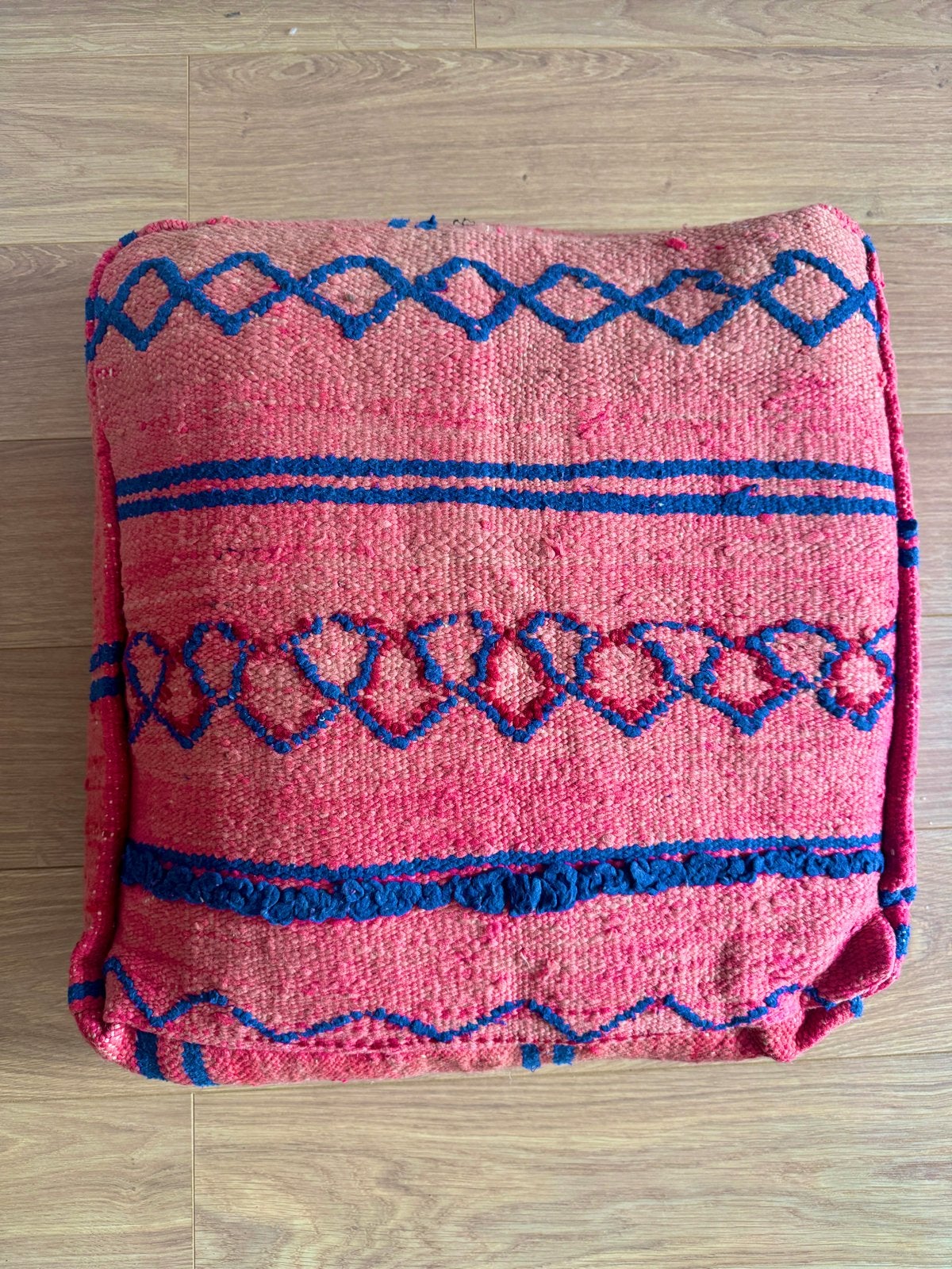 Handgemaakte Marokkaanse poef van schapenwol (60x60x20 cm), Meerkleurig, Ophalen of Verzenden, Textiel, Oosters