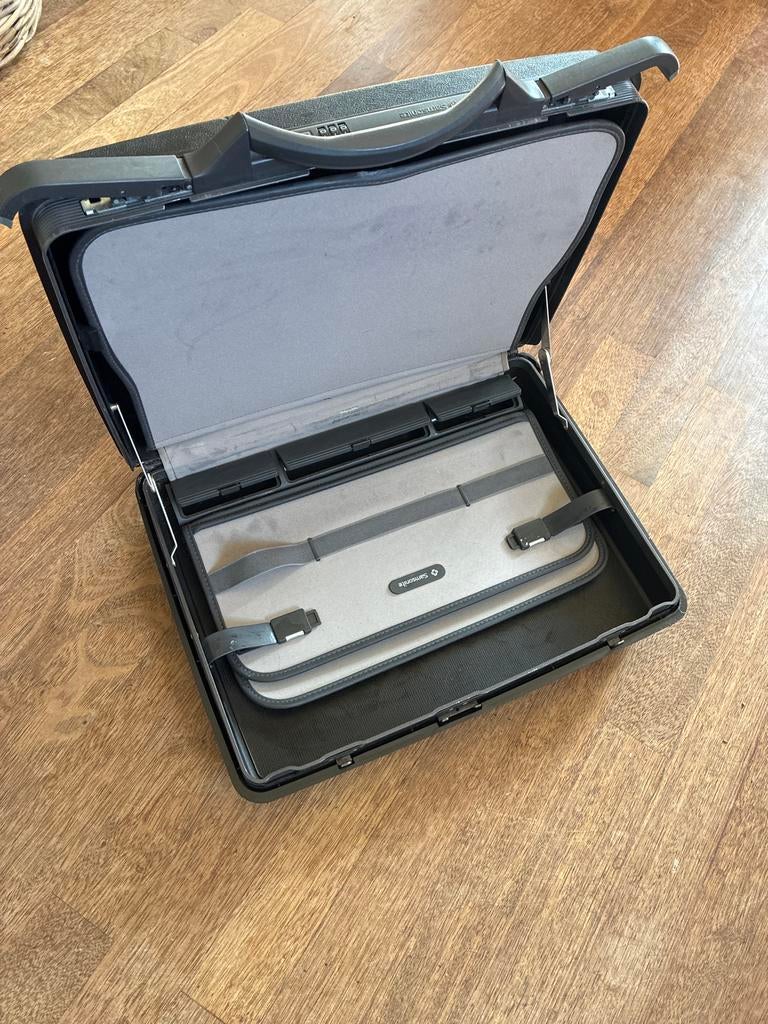 Samsonite Attachékoffer met Cijferslot, Sieraden, Tassen en Uiterlijk, Koffers, Gebruikt, Hard kunststof, 50 tot 60 cm, 35 tot 45 cm