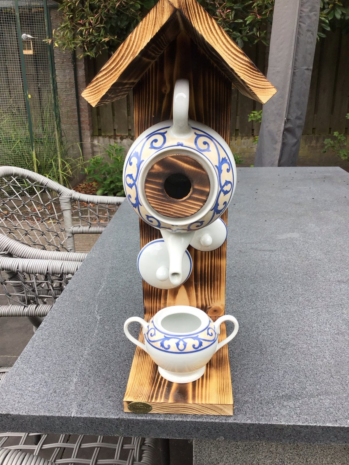Uniek vogelhuisje van theepot en suikerpot, Tuin en Terras, Vogelhuisjes en Vogelbaden, Ophalen of Verzenden, Zo goed als nieuw