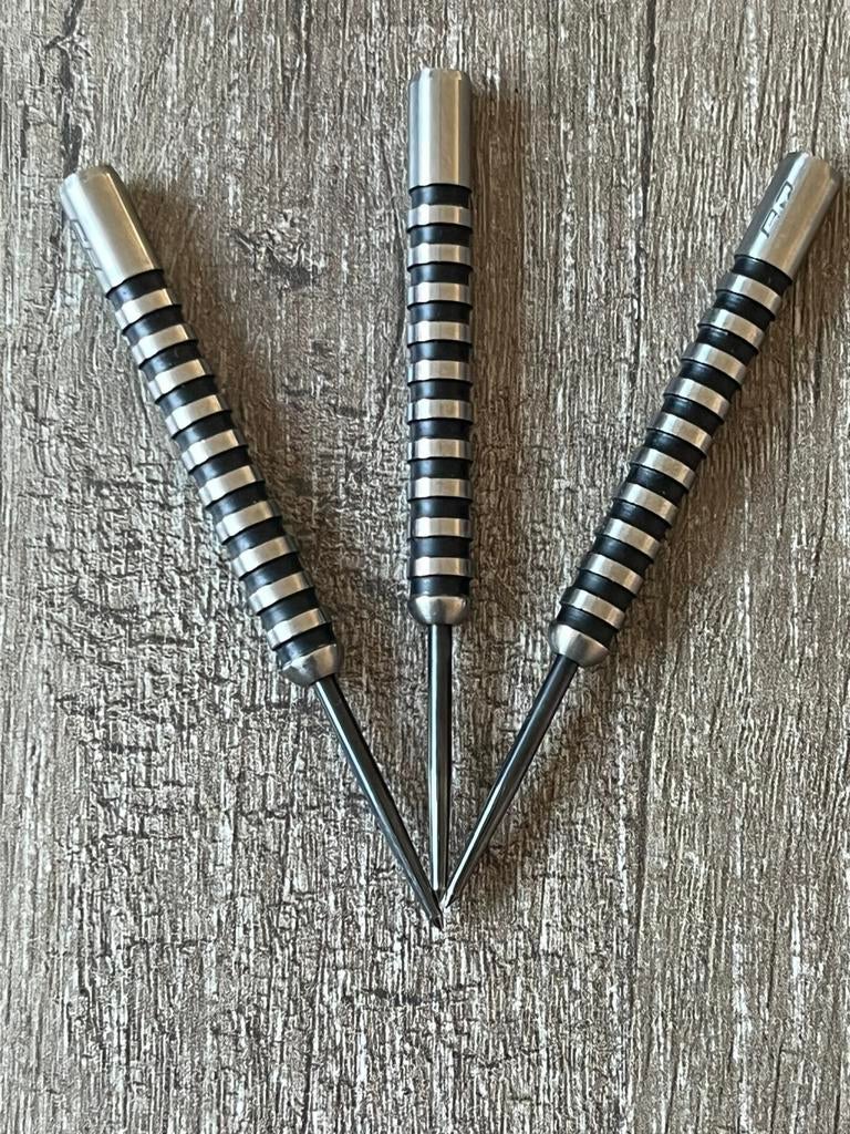 Javelin black darts. 26 gram, Ophalen of Verzenden, Zo goed als nieuw, Pijlen