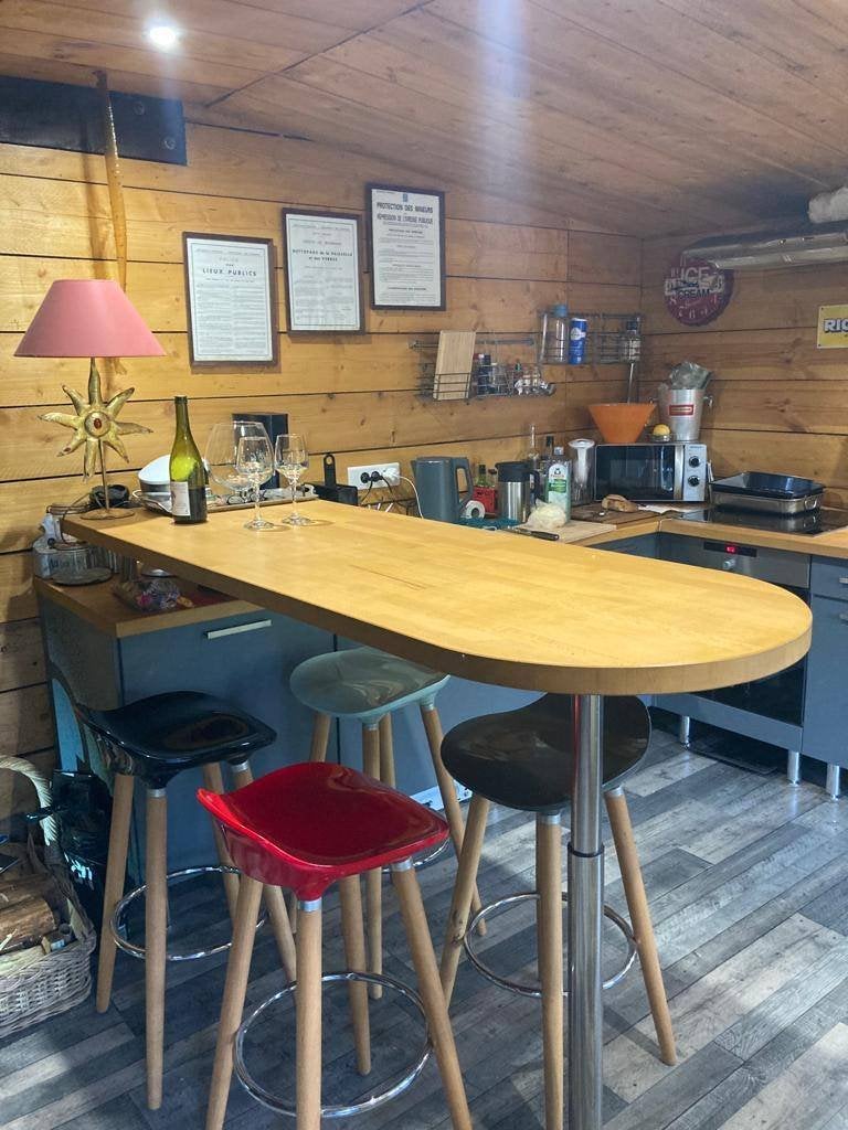 Bartafel met 4 Fusion Living barkrukken