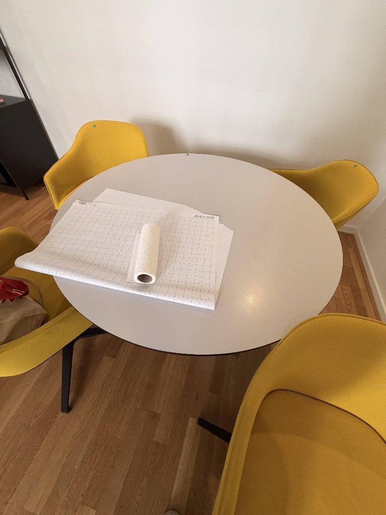 Ronde witte tafel | tulp-poot | vergader- of eettafel, Ophalen, Gebruikt, Rond, Vier personen