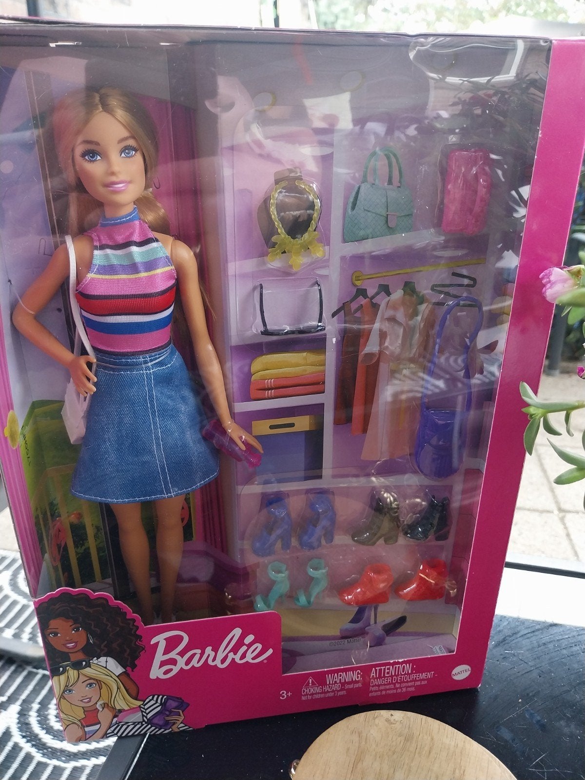 Barbie pop met kledingkast en accessoires - Nieuw in doos, Kinderen en Baby's, Speelgoed | Poppen, Ophalen of Verzenden, Nieuw