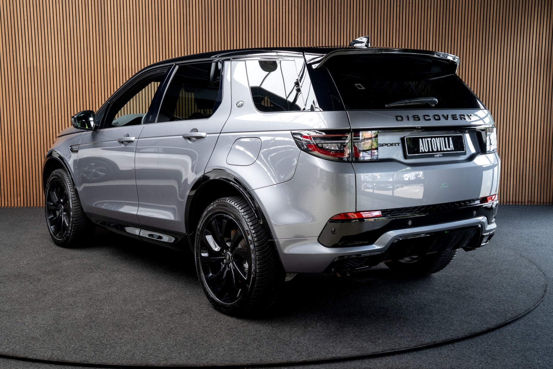 Land Rover Discovery Sport 1.5 P270e PHEV Panodak Leer Navi, Auto's, Automaat, Dealer onderhouden, Zwart, Discovery Sport