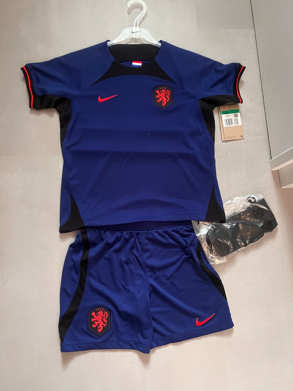 Nike Nederland Oranje tenue kind - Nieuw, Kinderen en Baby's, Kinderkleding | Maat 128, Verzenden, Nieuw, Jongen of Meisje