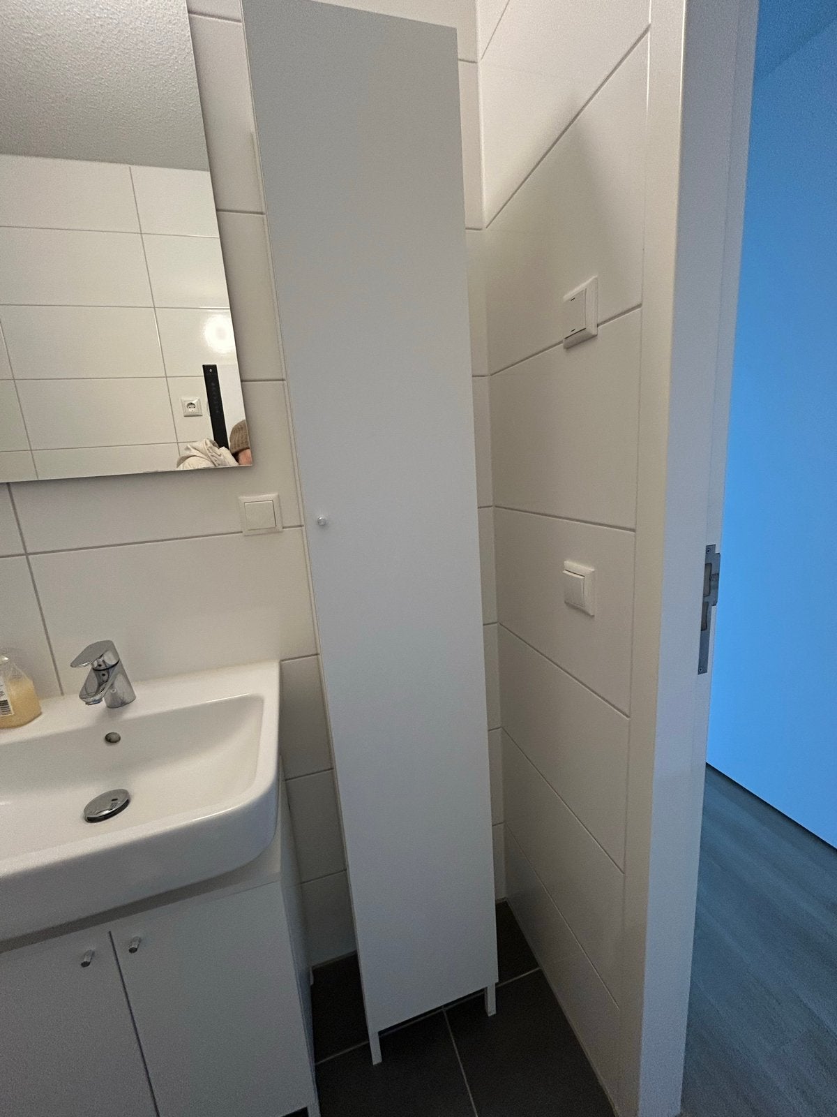 IKEA NYSJÖN hoge kast, wit, 30x190 cm, Huis en Inrichting, Kasten | Overige, Ophalen, Zo goed als nieuw