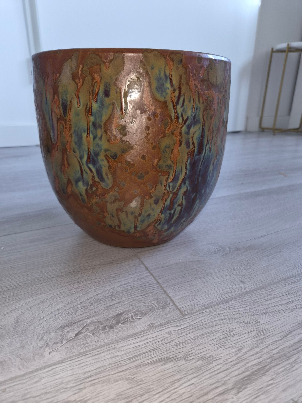 Decoratieve handgemaakte bloempot met uniek glazuur,, Ophalen of Verzenden, Zo goed als nieuw, Met patroon/structuur, Meerkleurig