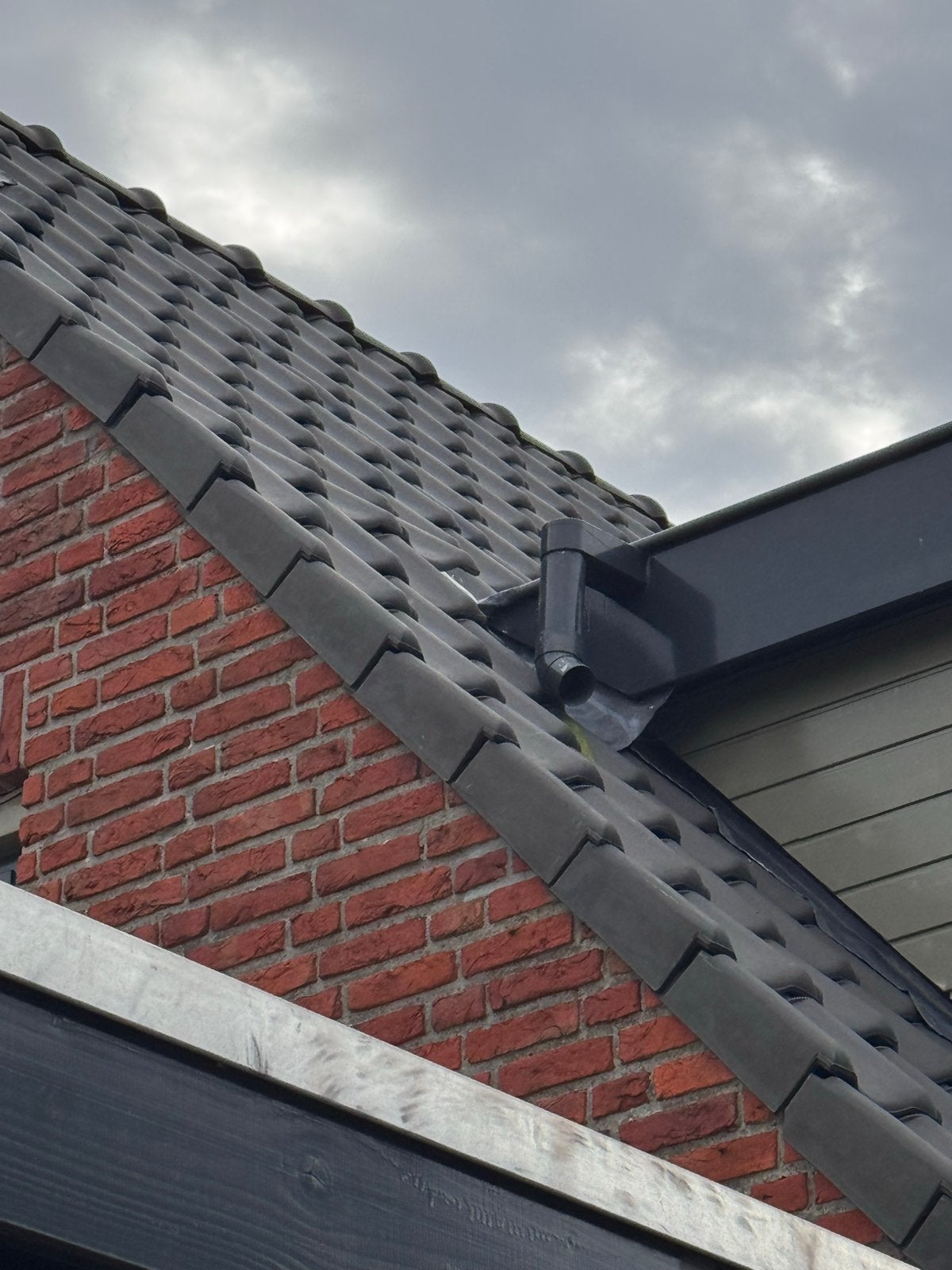 Nieuwe Monier type 5 dakpannen - ca. 240 stuks (22m²), Ophalen, Steen of Klei, Zwart, Nieuw