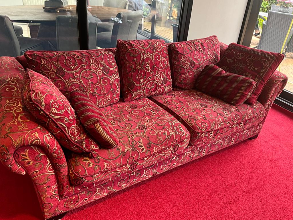 Luxe rode driezitsbank met barokprint, Huis en Inrichting, Banken | Bankstellen, Gebruikt, Driepersoons, 75 tot 100 cm, Ophalen of Verzenden