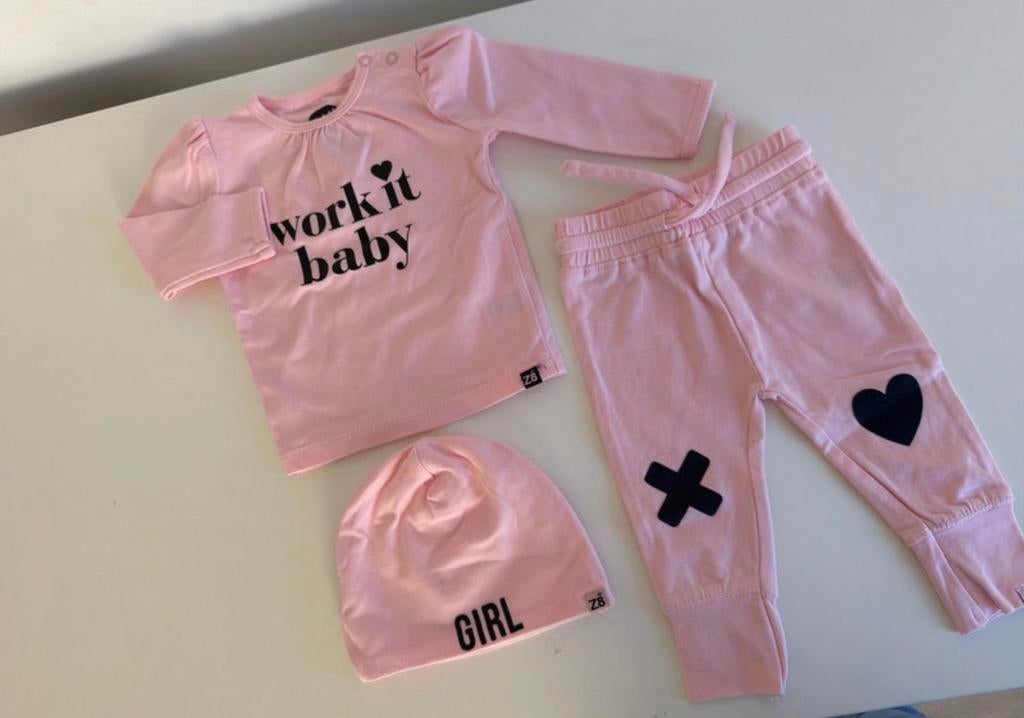 Z8 Babykleding Set: Roze Shirt, Broekje & Mutsje maat 50, Ophalen of Verzenden, Zo goed als nieuw, Meisje