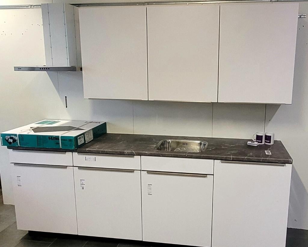 NIEUWE Bruynzeel Pantry IJSWIT 240 cm breed/ Innovare OUTLET, Huis en Inrichting, Keuken | Complete keukens, Wit, Enkelwandige keuken